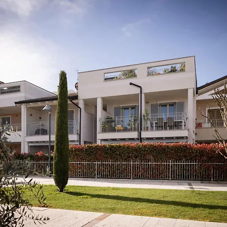 Lorry Living Marula - Sauna Whirlpool & Rooftop Apartament *